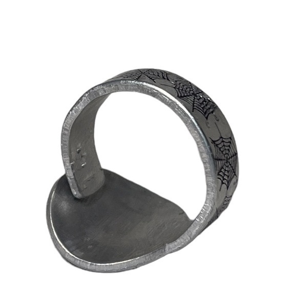 Handmade 9 stamped Witchy Woman‎ adjustable hypoallergenic medallion ring - Picture 7 of 8